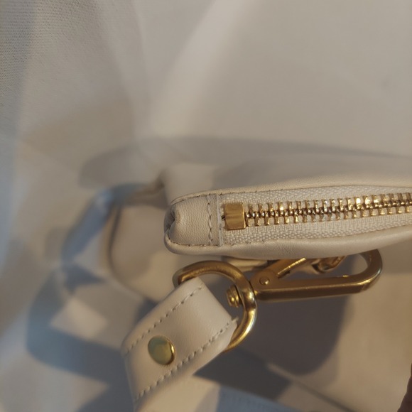 Holly and Tanager Womens Creme 100%‎ Genuine Leather Companion Max Crossbody Bag - Picture 10 of 16